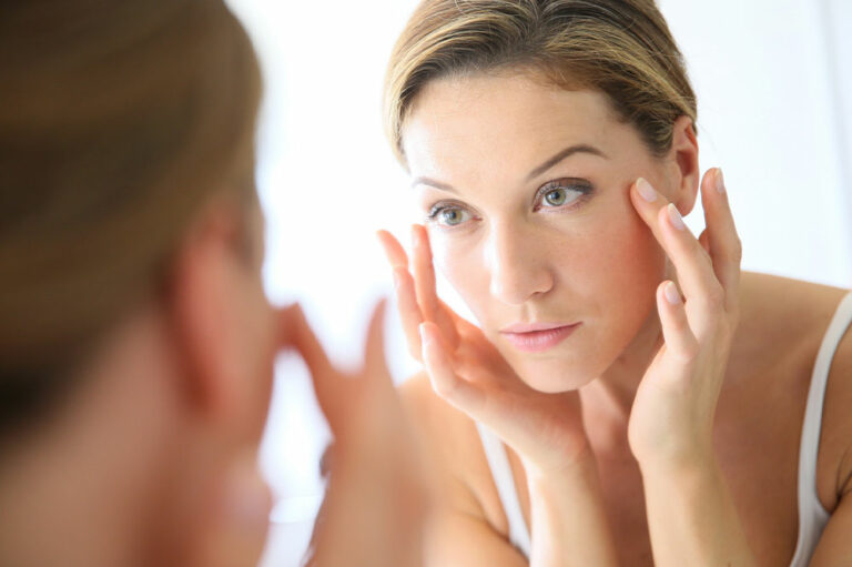 Natural remedies and foods to manage wrinkles